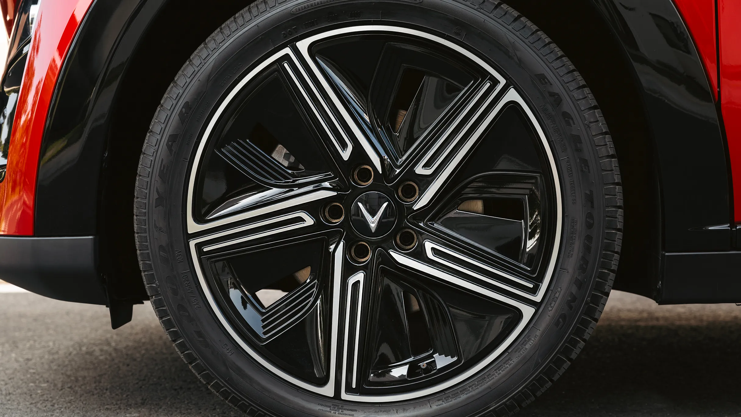 VinFast VF7